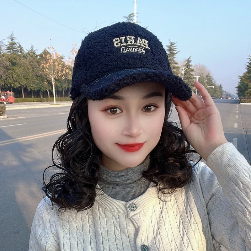 花芽假发帽子一体式时尚秋冬款仿真发黑色羊羔毛鸭舌帽慵懒短卷发