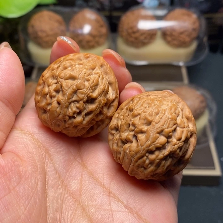 【闪购商品】文玩核桃把件牡丹纹