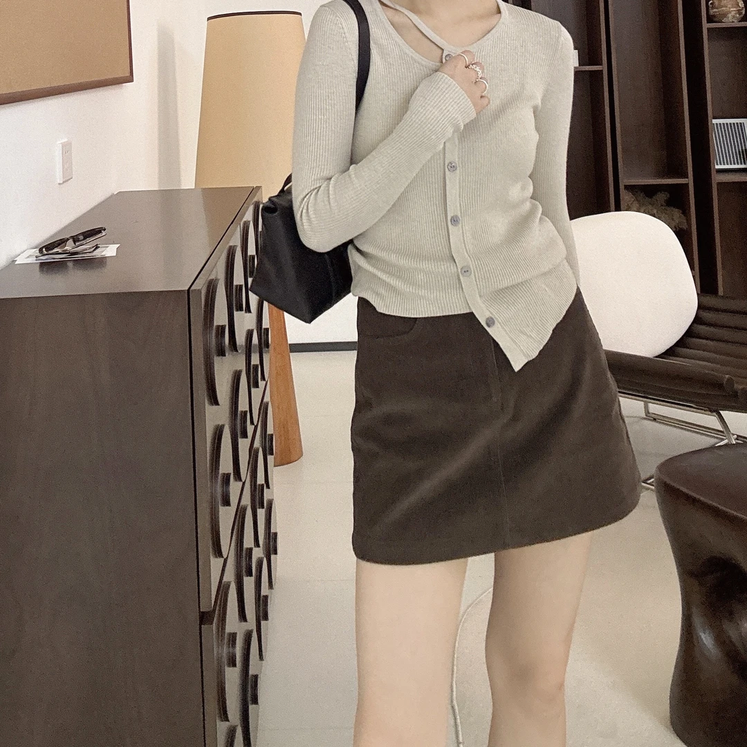 【丽姐女装】出口灯芯绒面料短裙 早秋时髦窍门 显瘦防走光裙Q5817