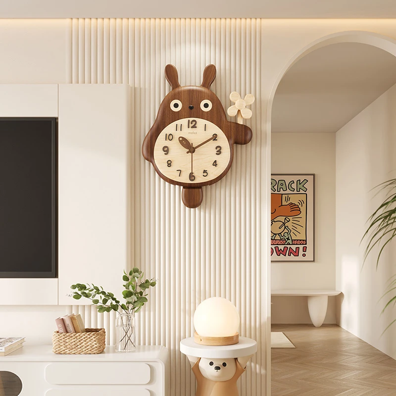 美世达龙猫钟表客厅家用挂钟2025网红客厅布置用品实木表挂墙
