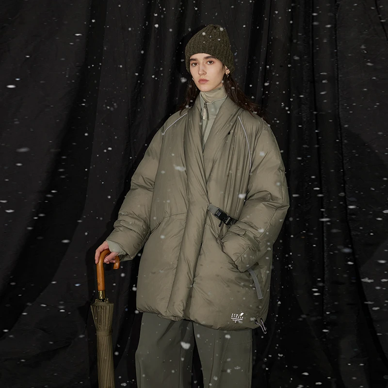 半圆女装[运动]2024冬季新款斜门襟轻户外羽绒服女V领D24401508