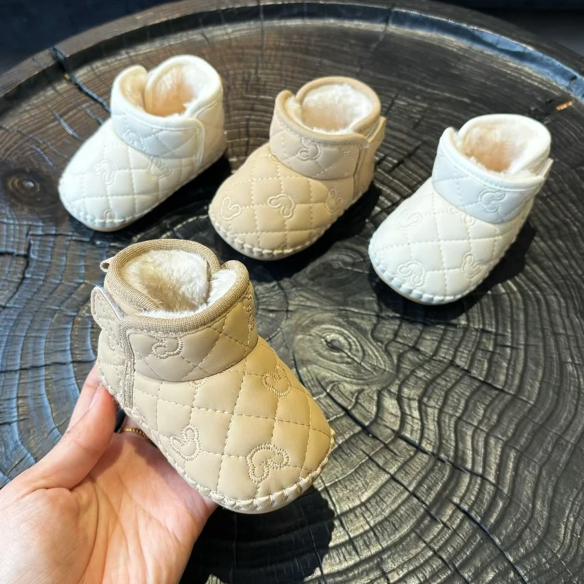 宝宝秋冬雪地靴加厚加绒软底不掉0-12个月男女宝宝加绒保暖软底鞋