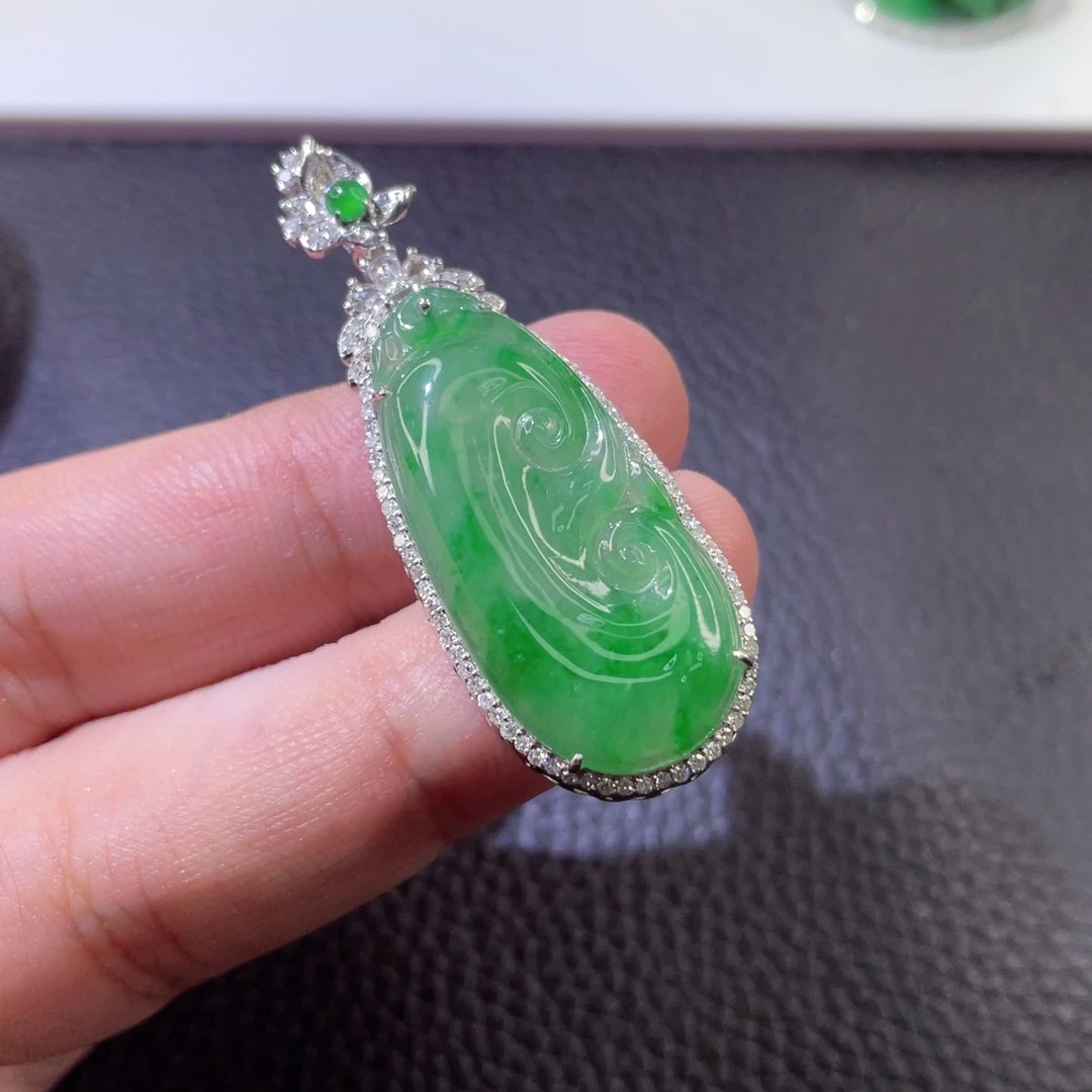 翡翠颈饰未镶嵌翡翠