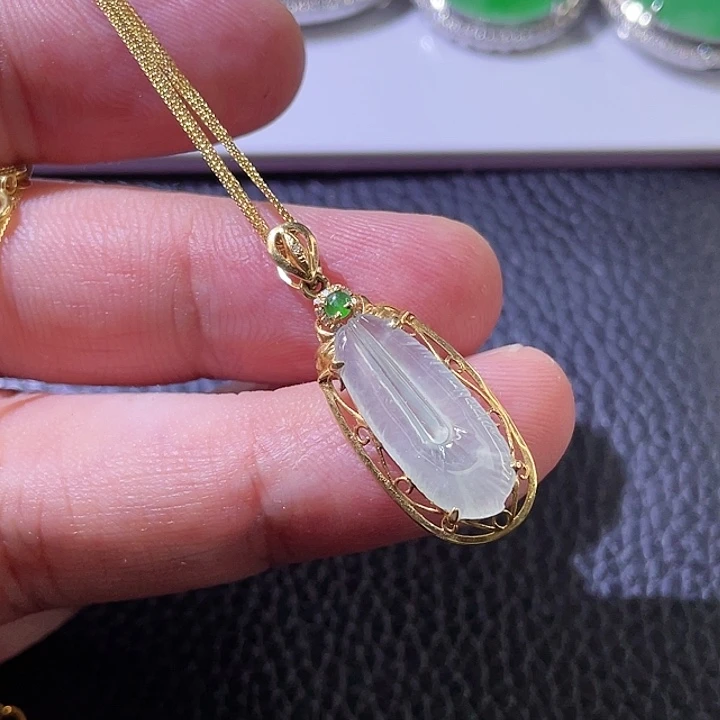 翡翠颈饰未镶嵌翡翠