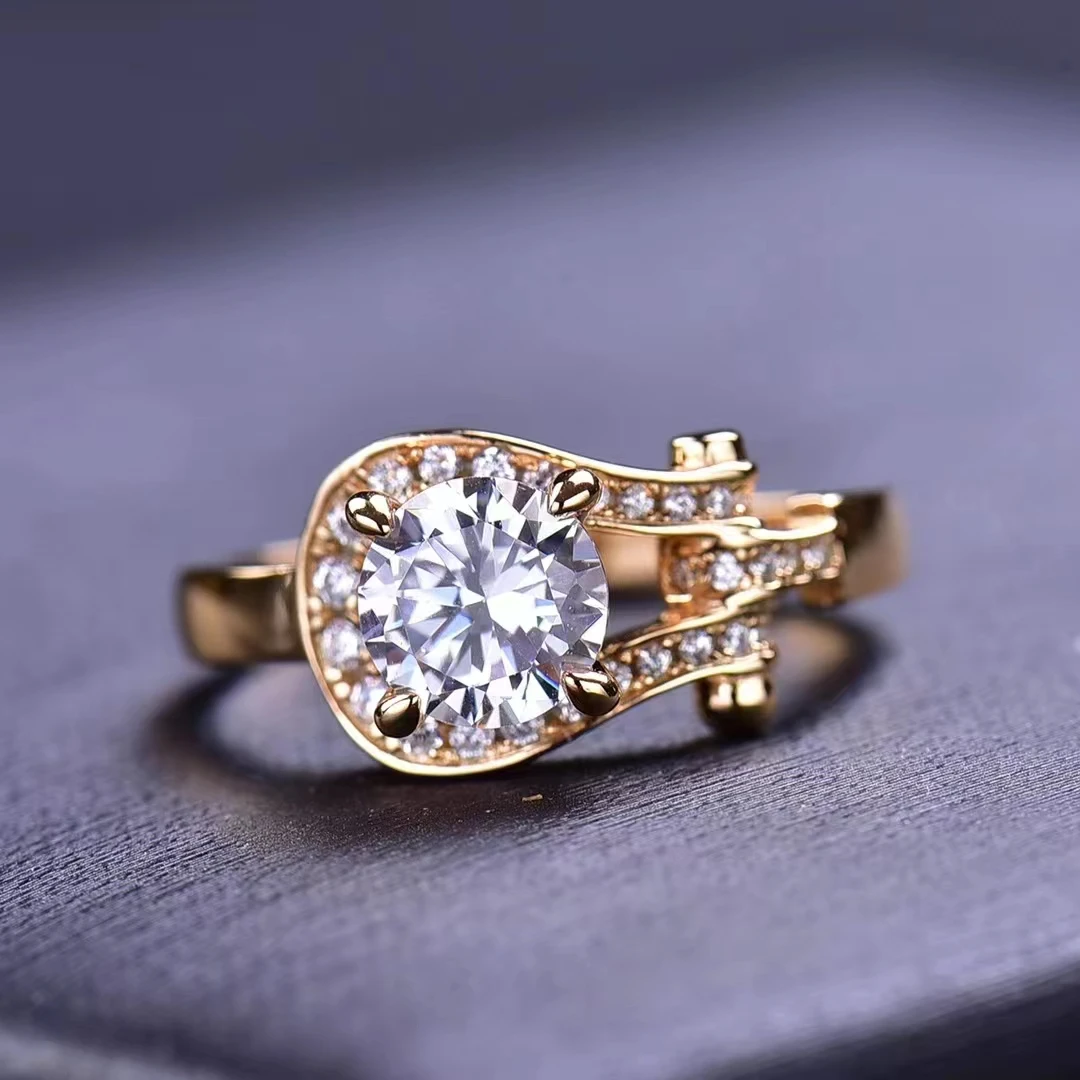 钨合金莫桑石戒指 莫桑钻 925银镶嵌经典金色马蹄扣款！合成碳硅石