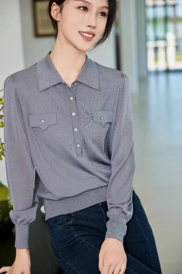 秋季新款翻领上衣丝滑质感小衫