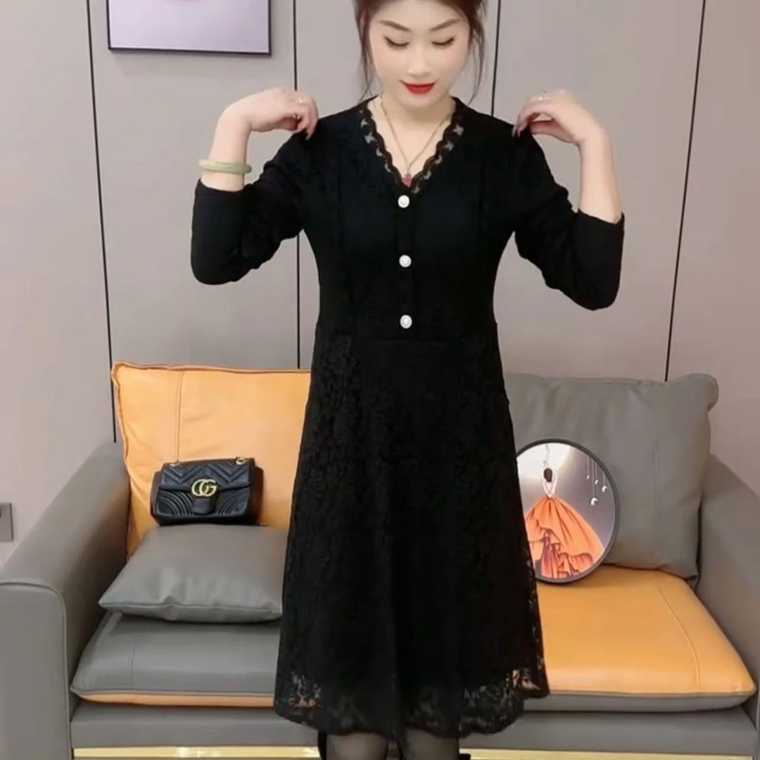 新款蕾丝洋气连衣裙加厚显瘦中长款女装气质长袖高档打底裙子