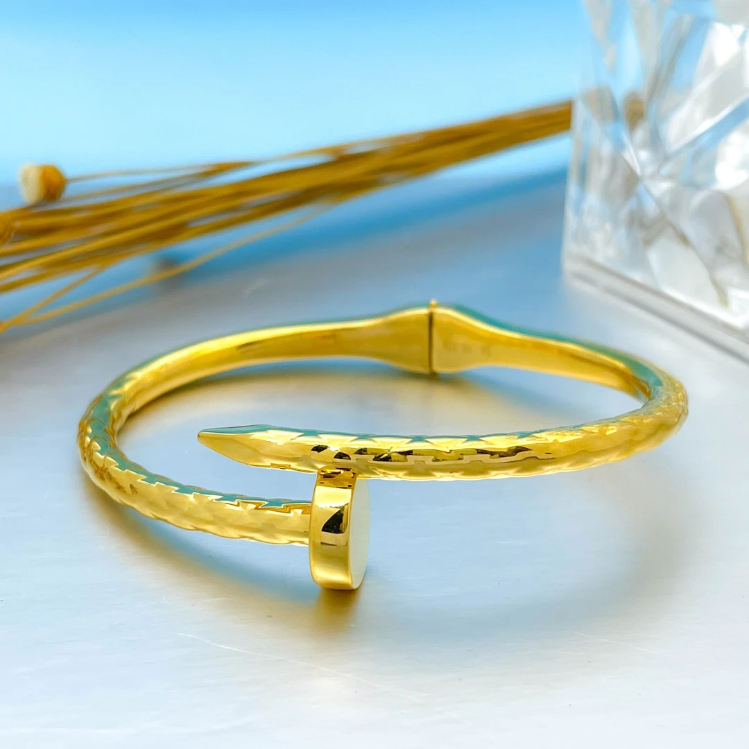 足金999 纹理钉子手镯 无氰工艺百搭时尚黄金手镯