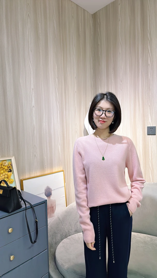 深圳原创设计时尚百搭款纯色圆领显瘦遮肉款女款毛衣