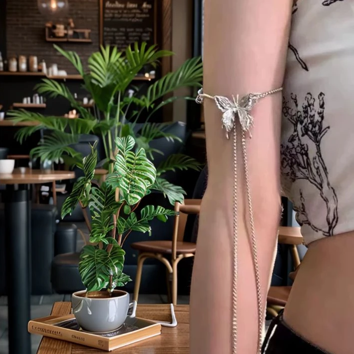 合金项链 抽拉蝴蝶项链女秋冬潮轻奢小众夸长闪光带脖子配饰项链~