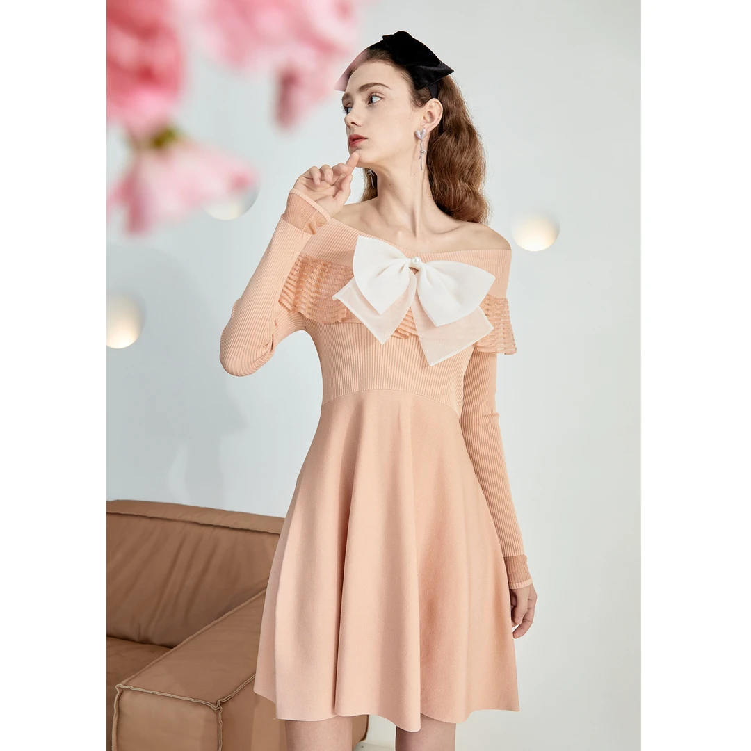 【千颂妮专享】Caroline冬季甜美蝴蝶结多色一字肩连衣裙ECRDAB45