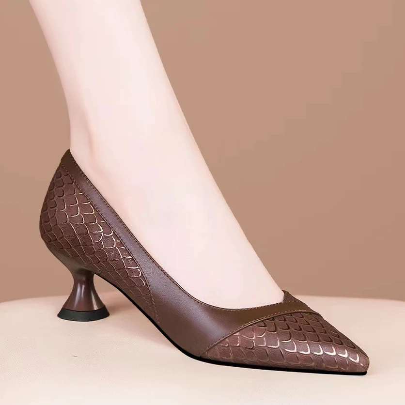 百搭春秋新款真皮中跟软底单鞋女浅口尖头酒杯跟时尚高端气质女鞋