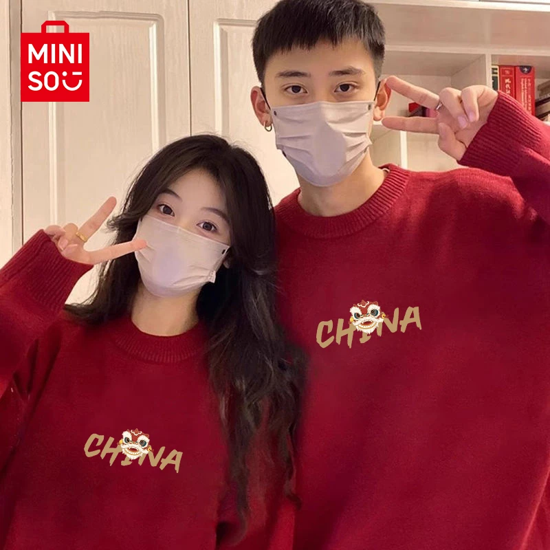 名创优品圆领毛衣男冬季新款保暖本命年酒红色一体绒情侣款针织衫