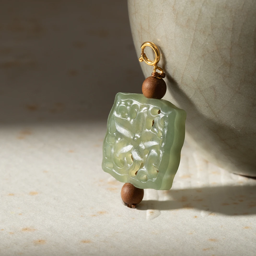 由子野【玉香囊】约16*16*4.7mm和田玉吊坠18K金多样性发小众珠宝