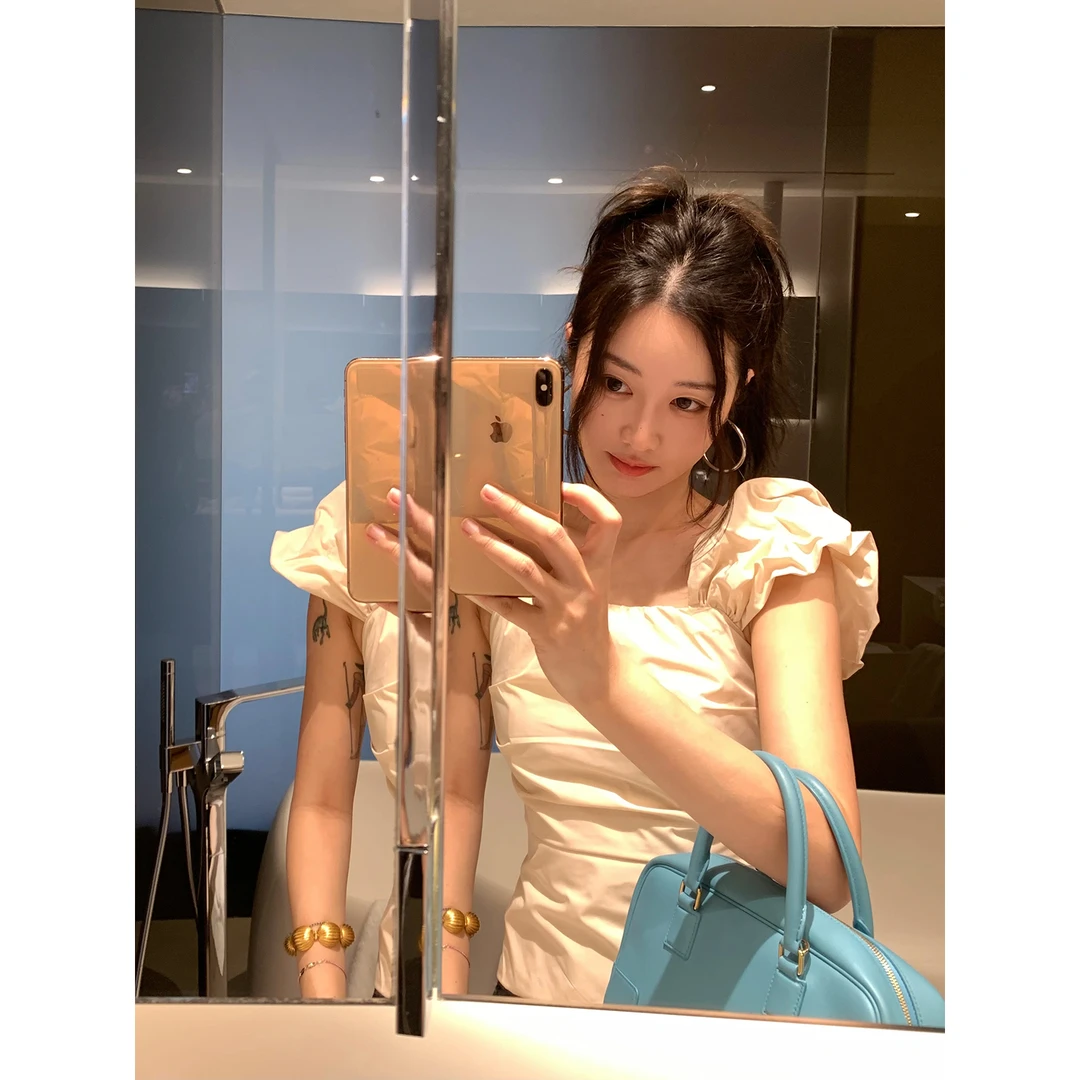 vcruan阿希哥开箱出镜的抽褶露肩上衣可两穿 RC243010