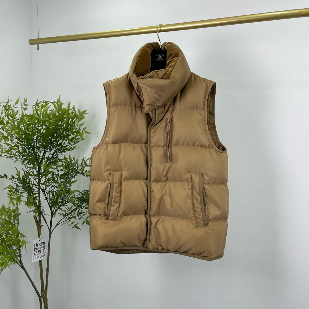 Burberry 博柏利 秀款羽绒马甲 M码/99新/无配件 YM0947