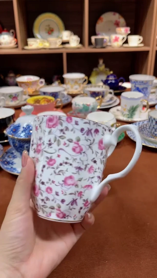 【闪购商品】瓷片粉满花马克杯······
