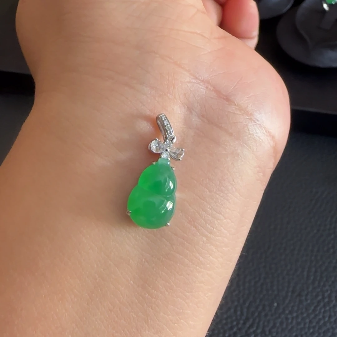 翡翠颈饰18K金镶嵌L葫芦