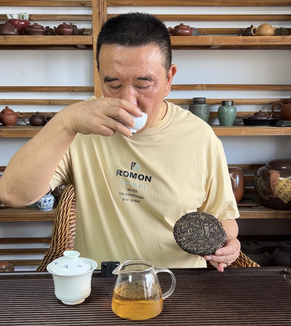 2007年广别头春100g（饼茶）古茶普洱生茶紧压茶