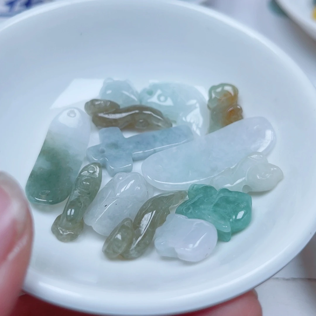 【闪购商品】翡翠吊坠未镶嵌梅****工吊坠