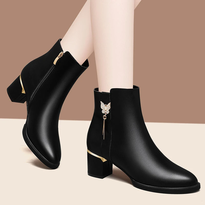 妈妈短靴女士单靴粗跟马丁靴时尚休闲秋季皮鞋软皮女百搭高跟鞋