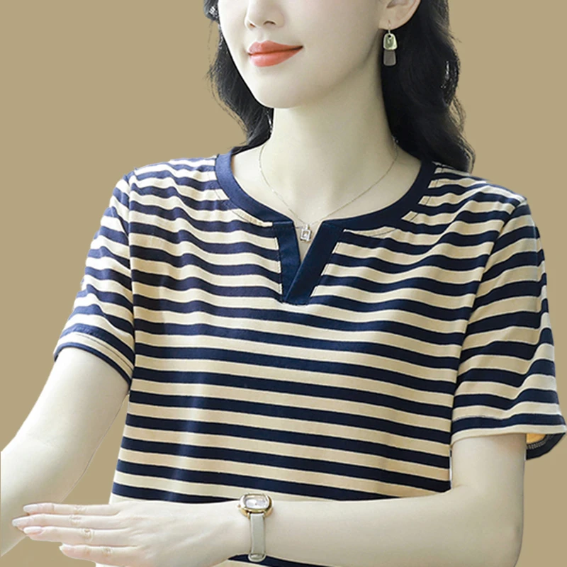 夏季新款短袖T恤女中年妈妈大码洋气条纹上衣V领宽松遮肚半袖体恤