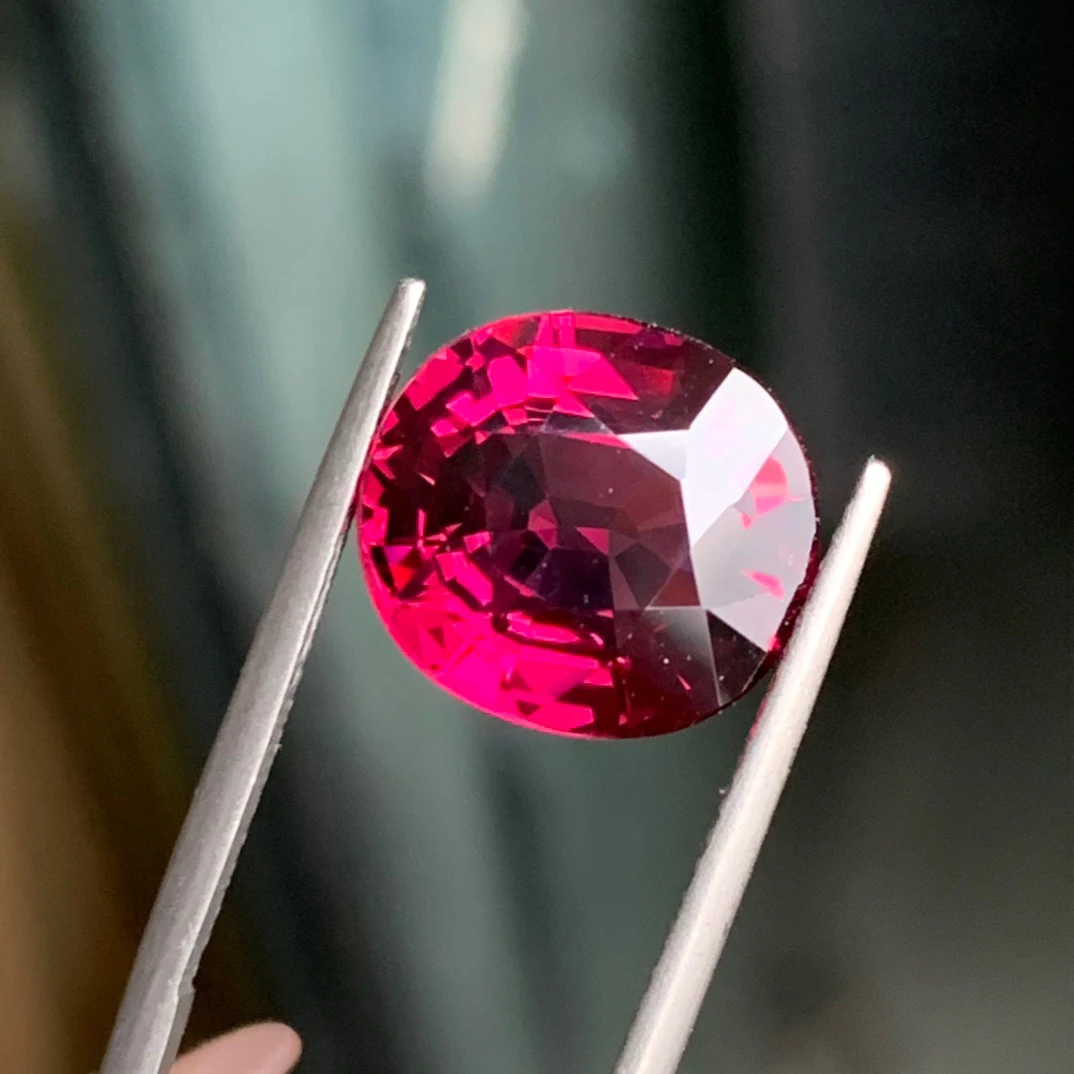 天然镁铝石榴石7.43克拉