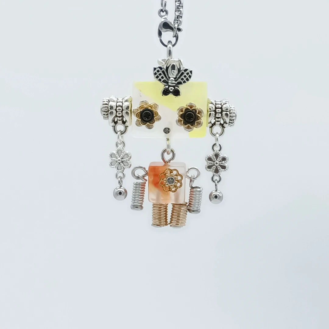 钛钢木质项链 仙女必备好物潮流轻奢机器人项链手作原创创意礼物