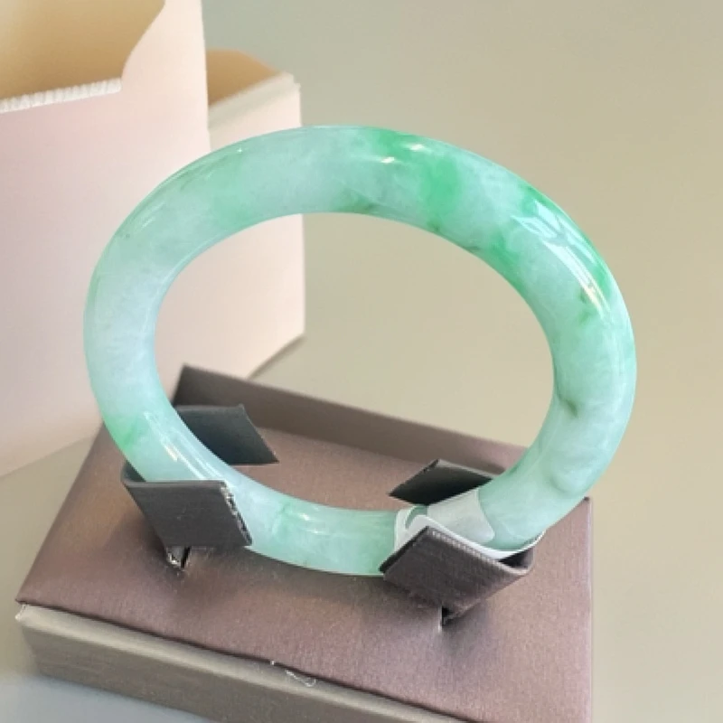 纯天然缅甸翡翠手镯