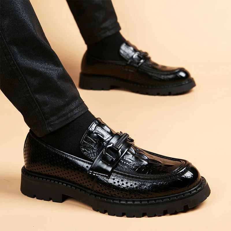 新款潮流镂空休闲皮鞋男款商务正装夏季透气豆豆鞋一脚蹬增高男鞋