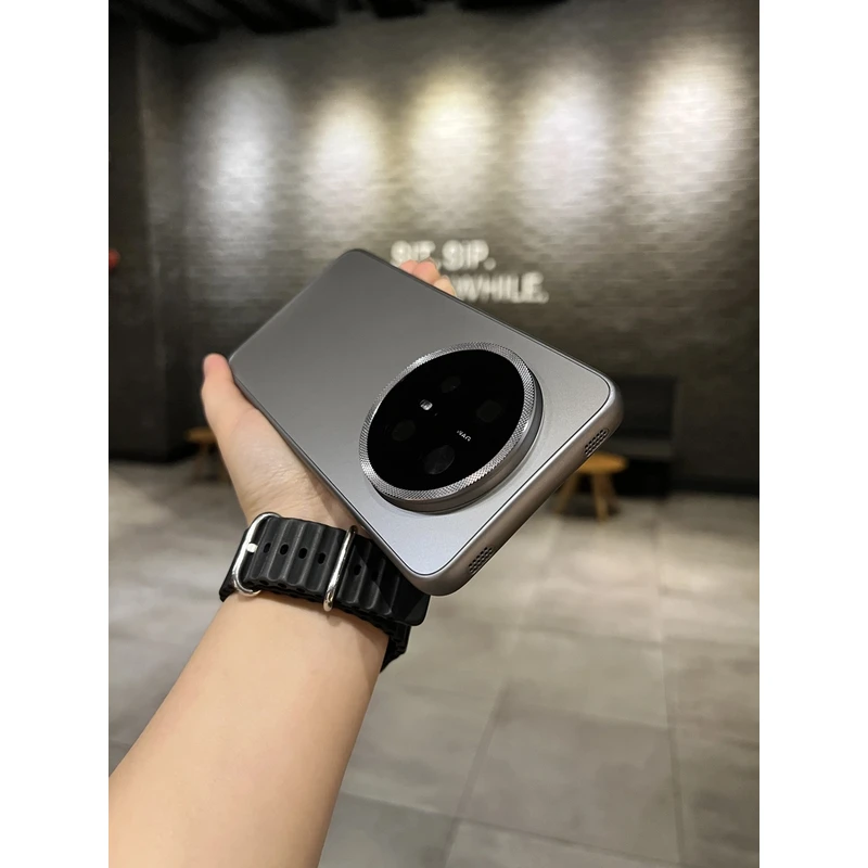 适用华为mate70pro/mate70磨砂壳不粘指纹隐形镜头保护膜全包简约