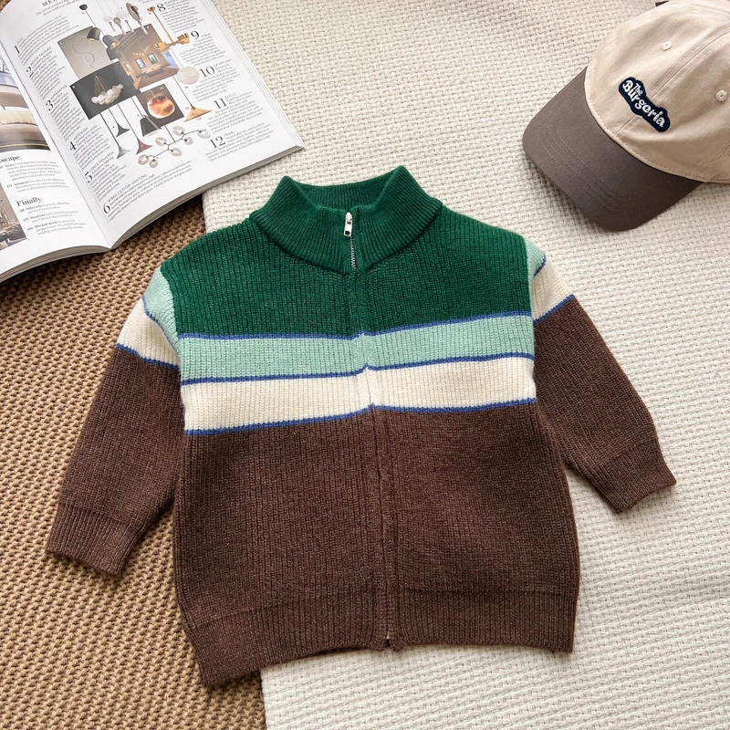 郝叔童品 HMY046 儿童2022秋冬新款时尚洋气百搭圆宝针格条拉链衫