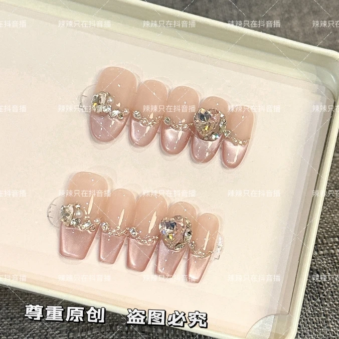 【一见倾心】纯手工显白穿戴甲气质款光疗美甲