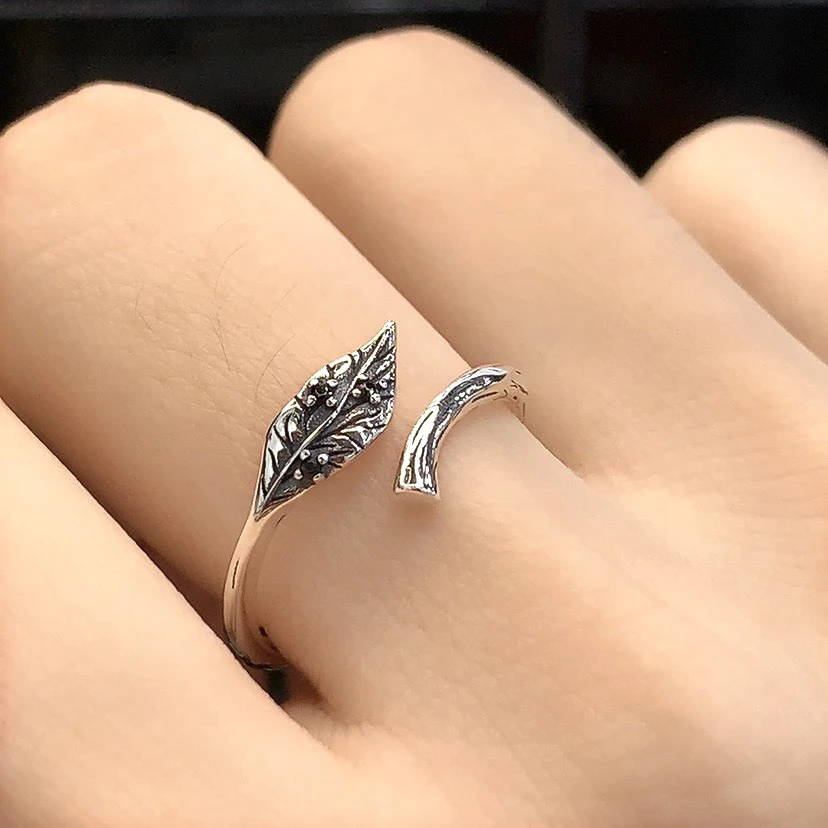 925银合成锆石戒指 复古黑锆一叶生财上开口戒指