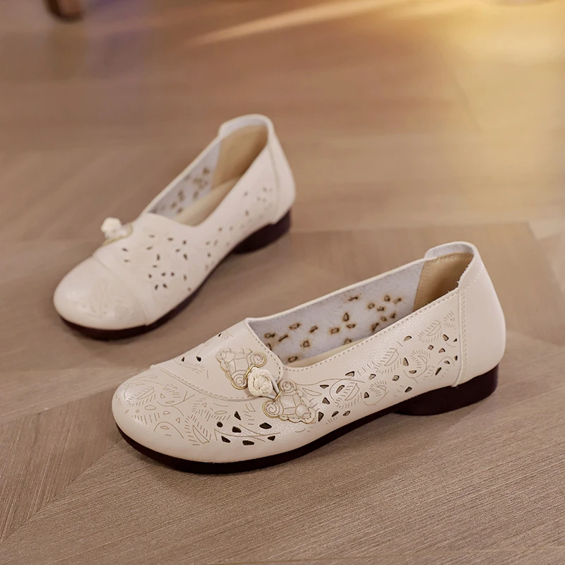 妈妈凉鞋50-60岁软底防滑夏季镂空透气60-70岁中老年软皮洞洞鞋子