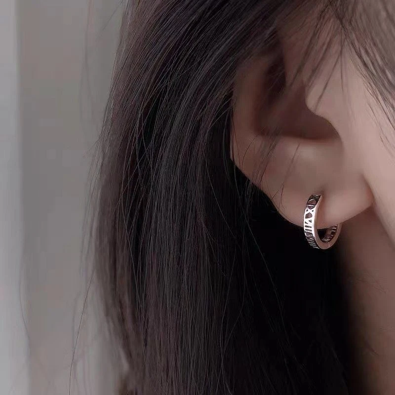 铜合金耳饰 气质2022年新款罗马数字圆圈耳环女复古网红百搭耳钉