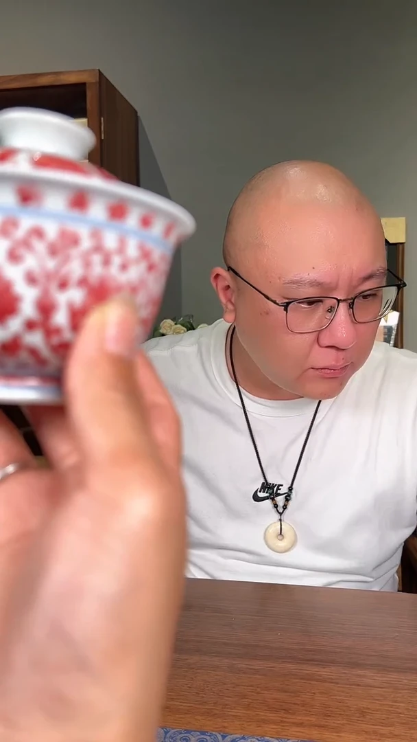 【闪购商品】屹朴全红缠枝盖碗