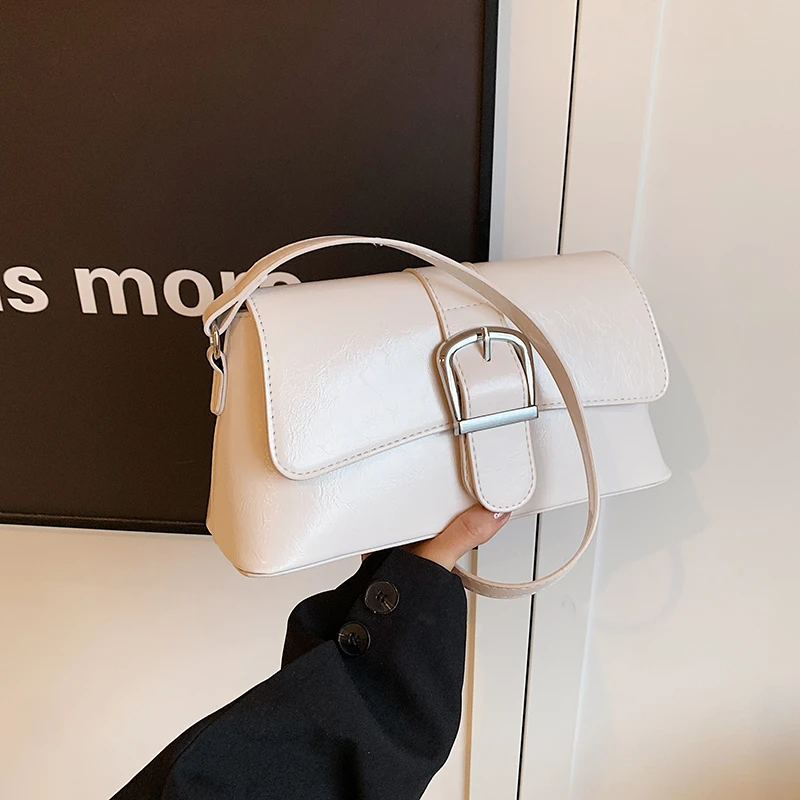 2024春夏新款潮流甜美时尚小香风纯色翻盖女式单肩斜跨精致小包包