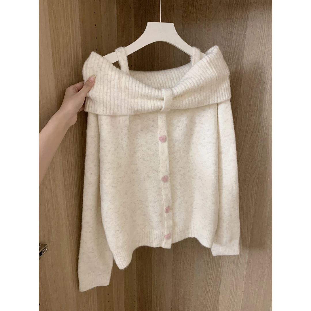 INS CEC温柔风气质一字肩爱心扣针织毛衣女秋冬减龄短款露肩上衣