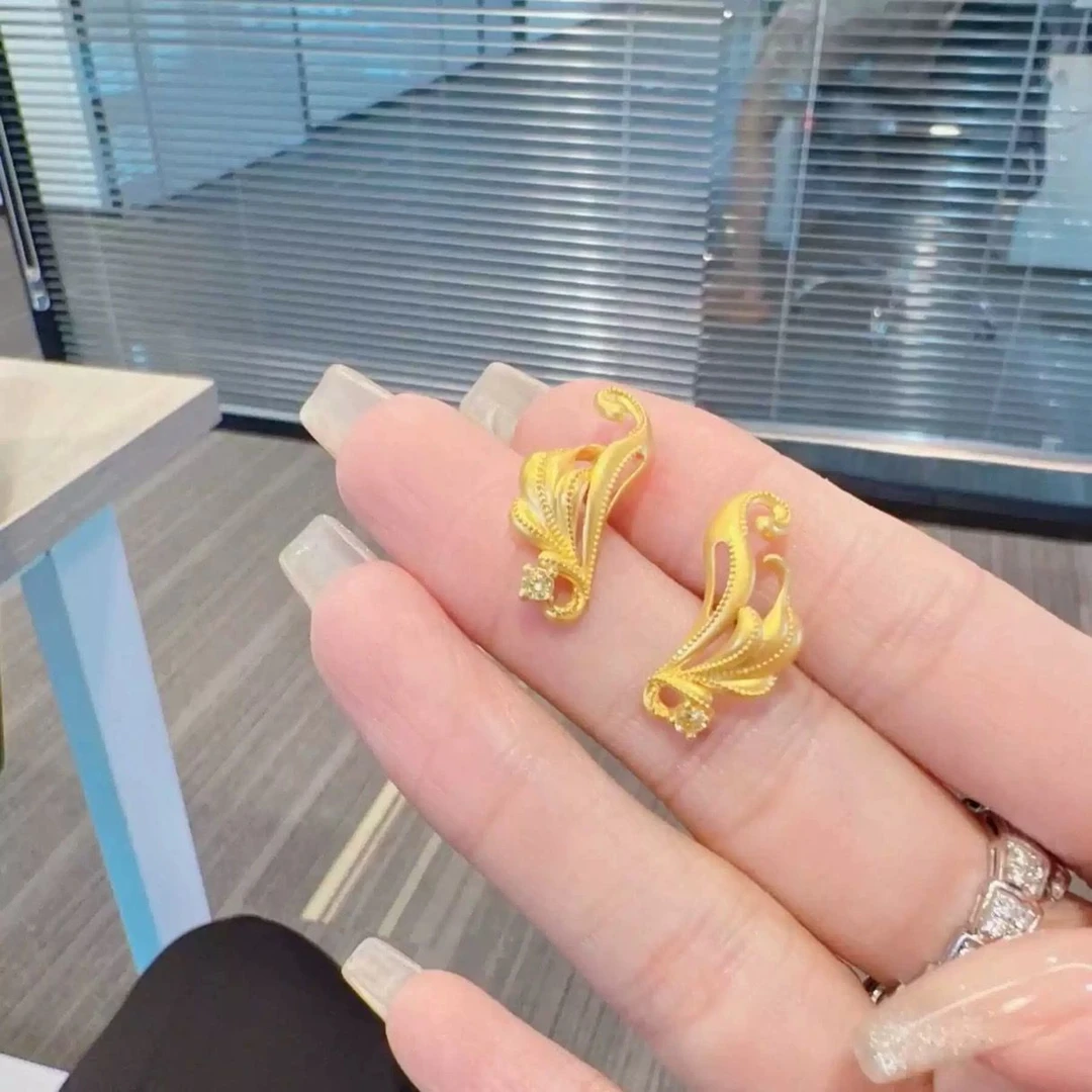 钛钢仿水晶耳饰 年年有鱼小众设计感鱼尾耳钉耳骨钉高级感女耳饰