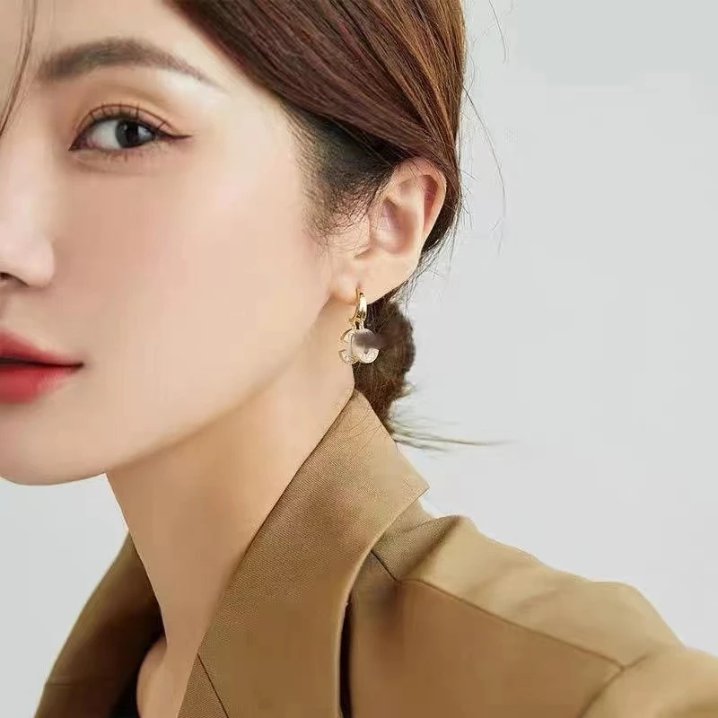 识恩 合金耳饰 轻奢时尚百搭字母耳钉精致气质优雅小众设计感耳环