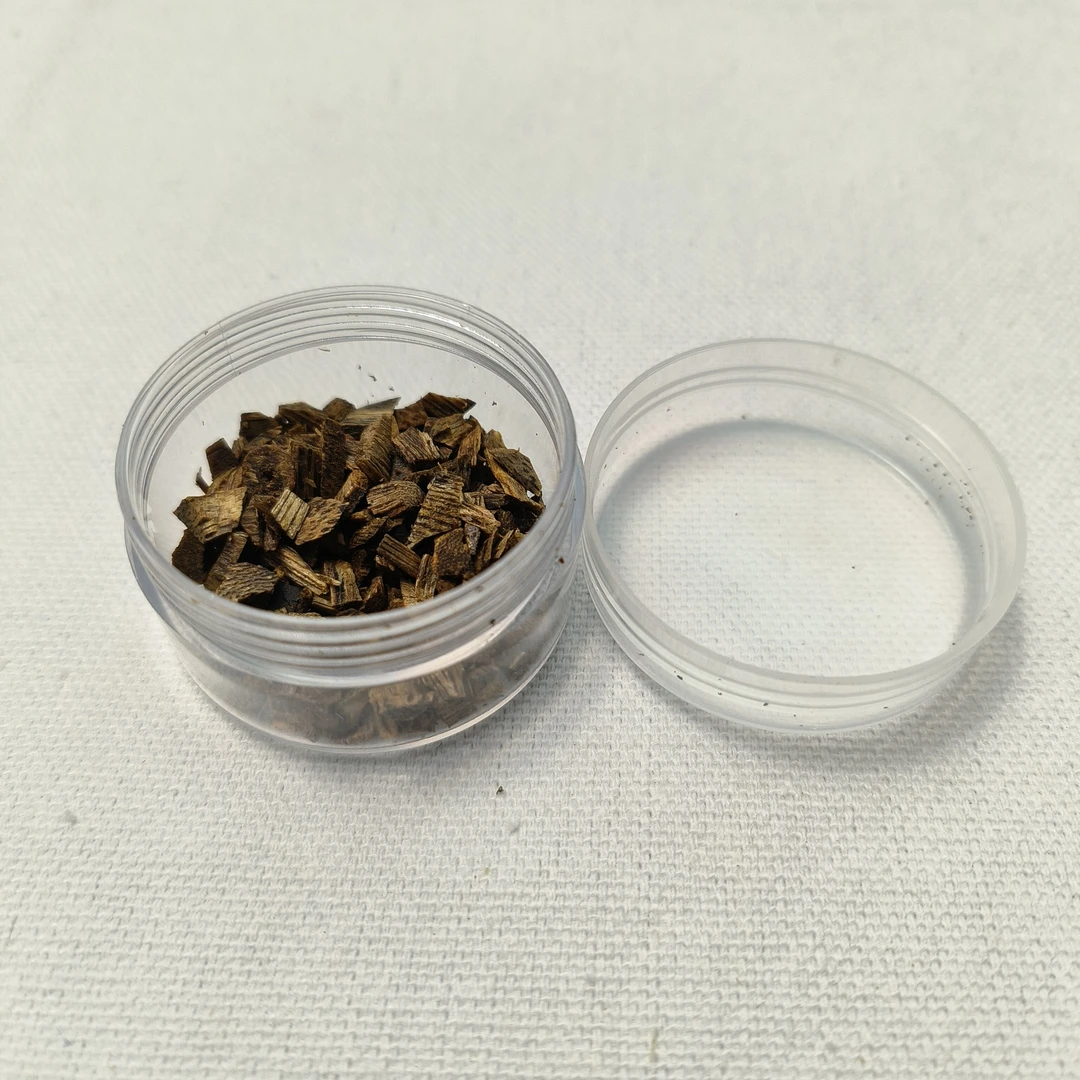 CXSZ08007-海南沉香天然棋楠树心结油精品高货勾丝碎料3克带盖