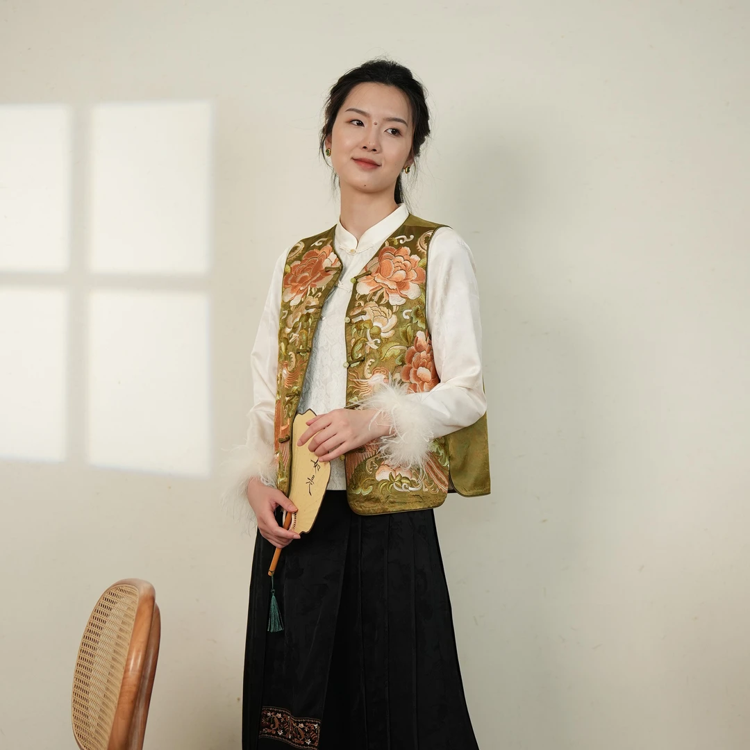 LQMJ11布符冬季新款花开富贵重工刺绣马甲一字盘扣日常保暖