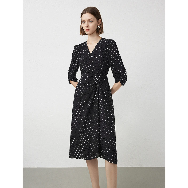 朗姿复古v领设计感收腰显瘦裙子女2024春季新款高级感气质连衣裙