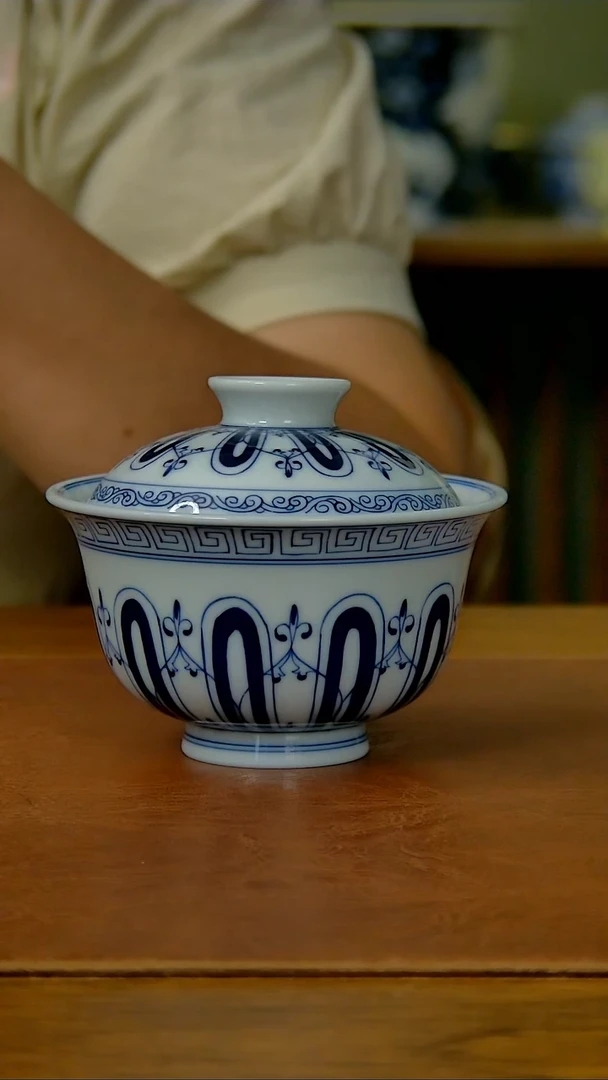 【闪购商品】陶瓷莲瓣宝相纹两才盖碗（150cc）