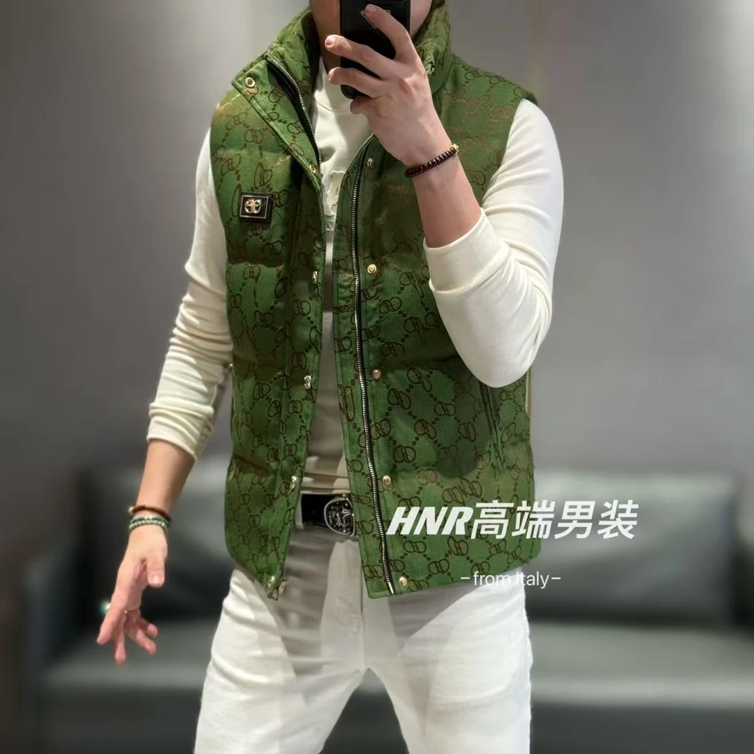 2024秋冬新款经典立体胸标图案复古时尚简约百搭羽绒马甲80068