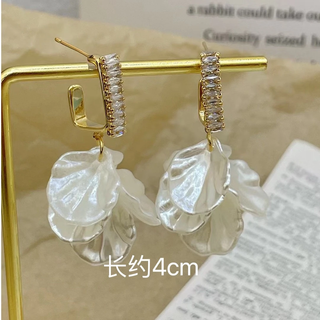 铜合金合成锆石耳饰 法式复古甜美气质超仙白色花瓣锆石流苏422