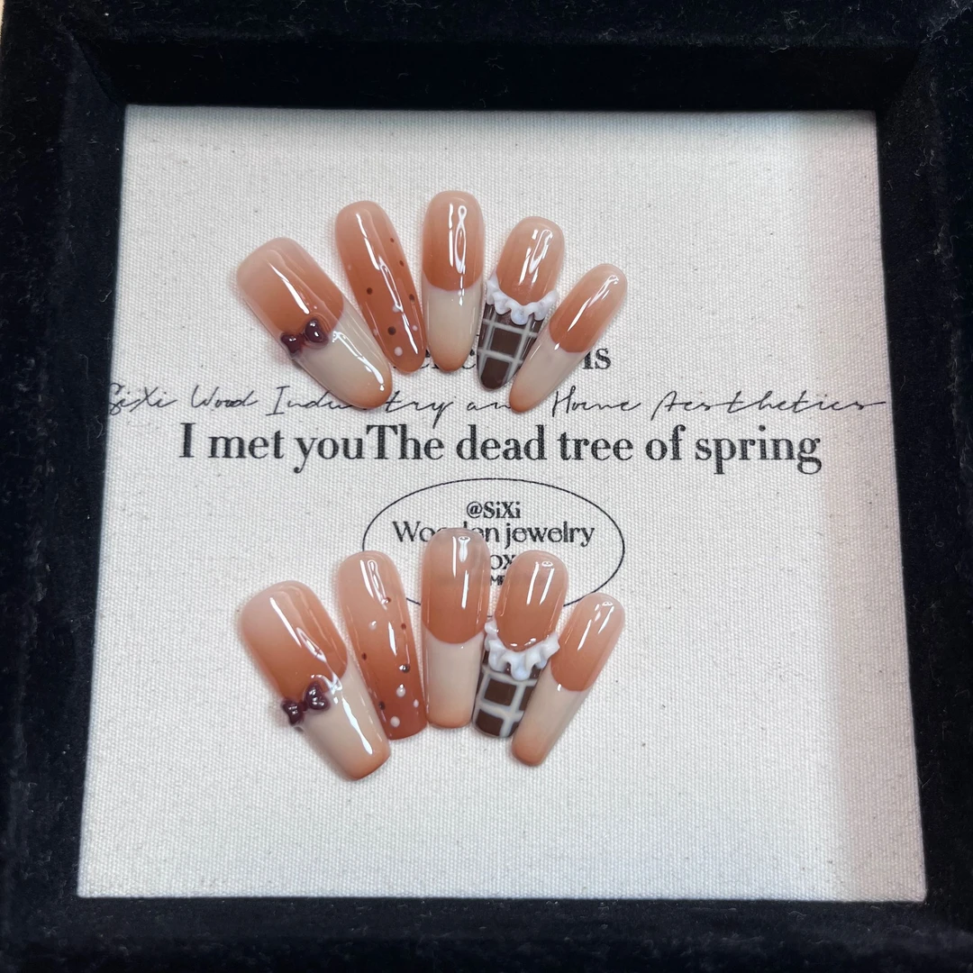 【巧巧泡芙】——纯手工穿戴甲