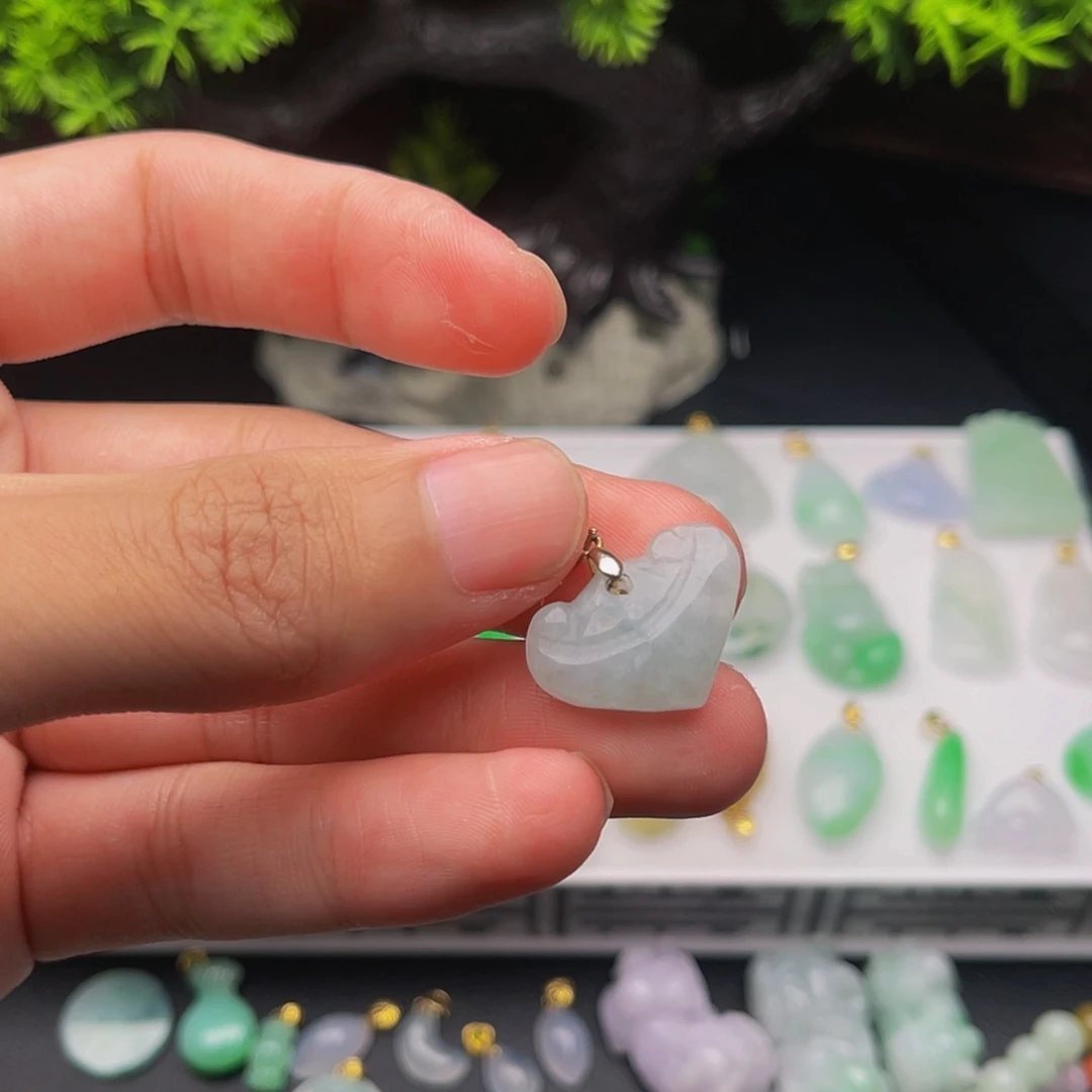 【闪购商品】翡翠颈饰未镶嵌t78