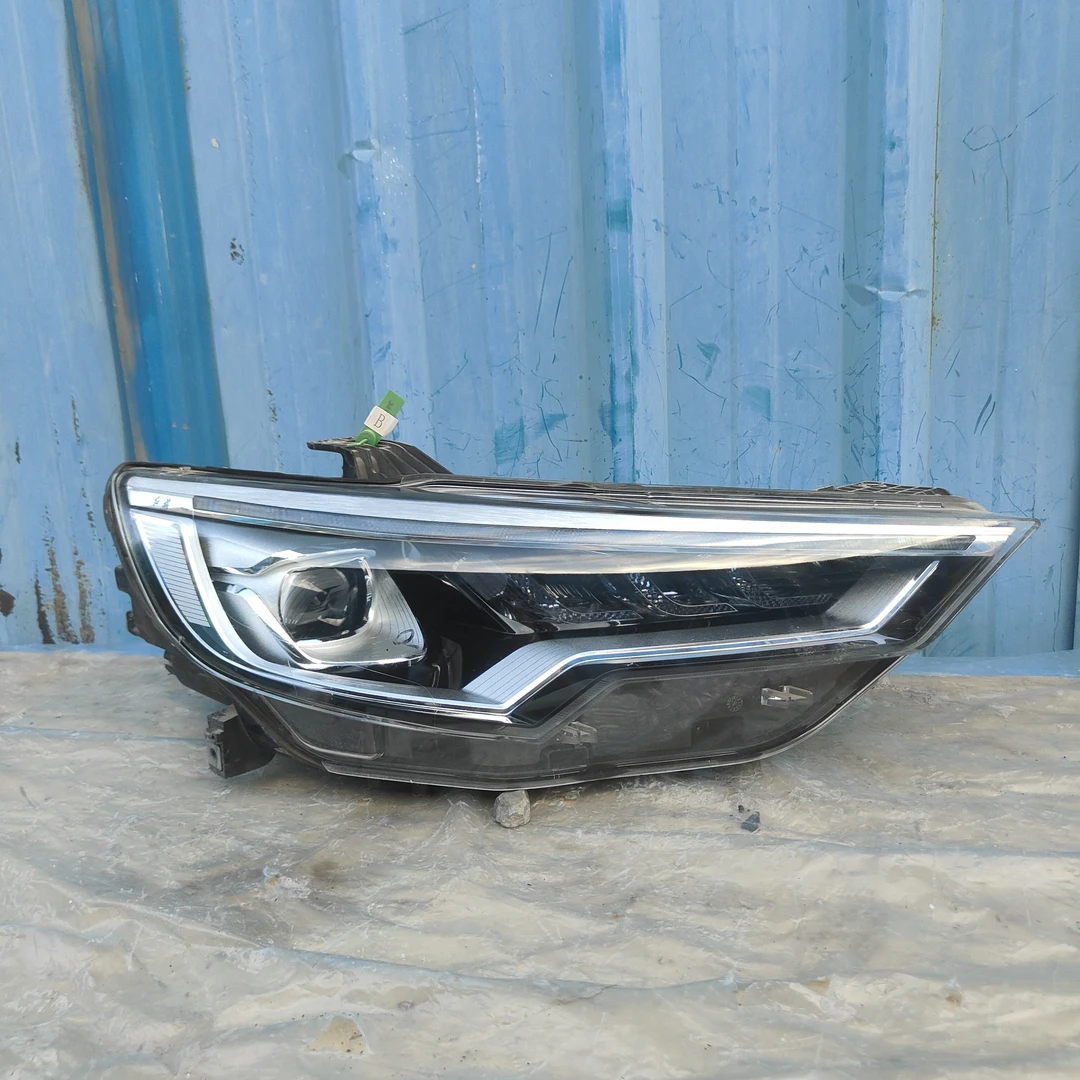 适用18-21款红旗HS5右前大灯前照明灯LED